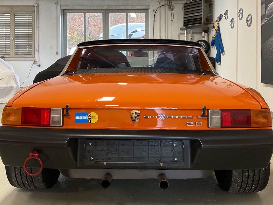 914