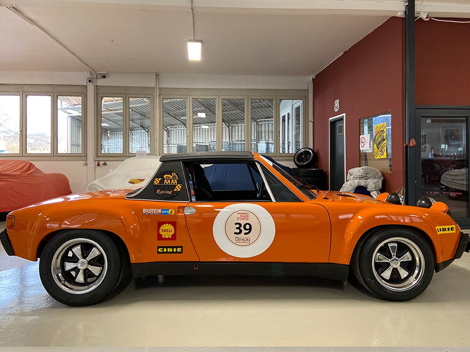 914